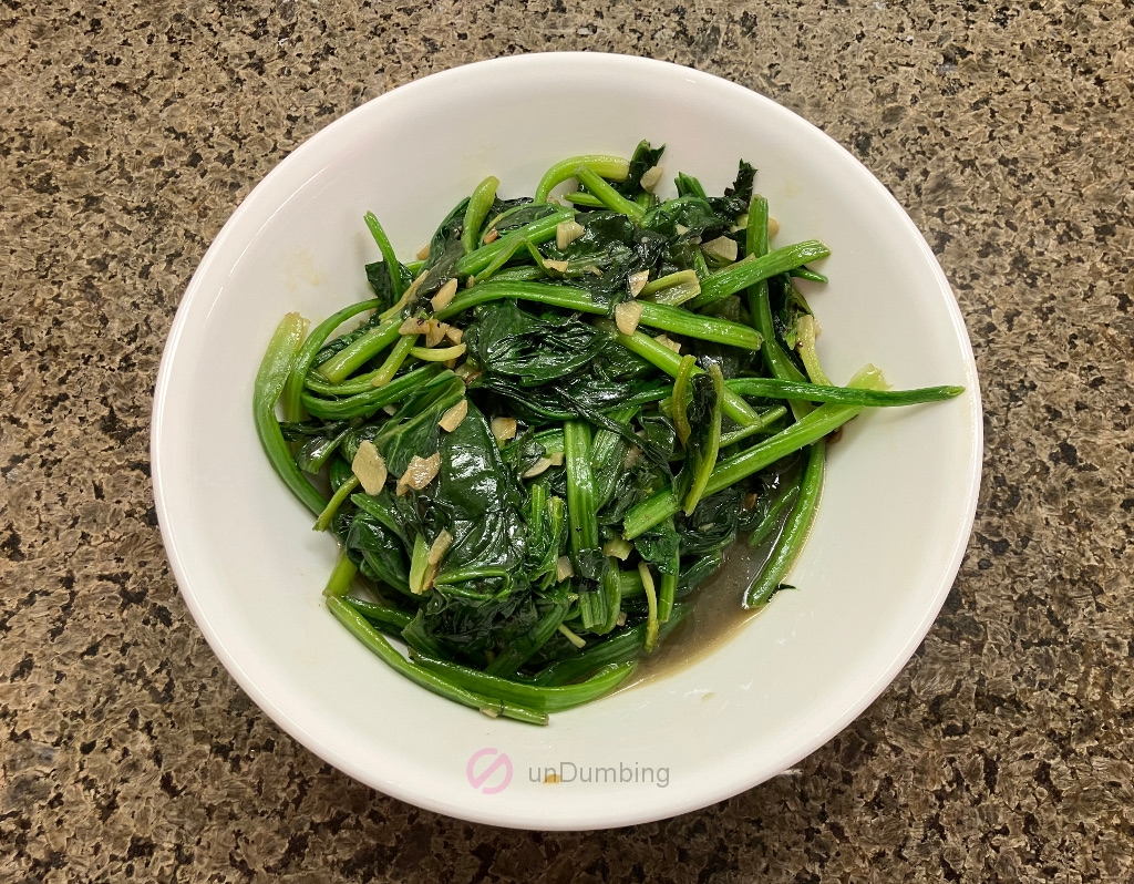 Taiwan spinach in a white bowl